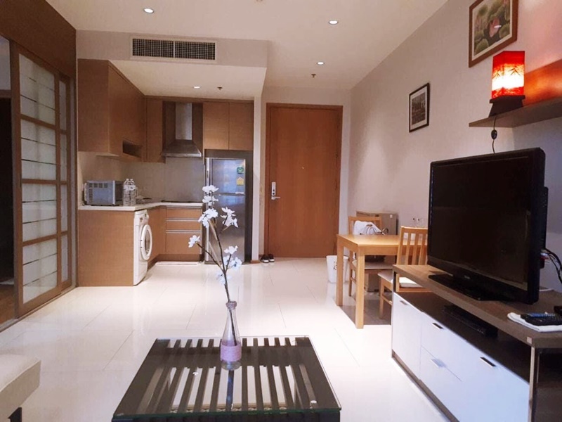 ขาย/ให้เช่าคอนโด ดิ เอ็มโพริโอ เพลส 48 ตร.ม. 1 ห้องนอน เช่า 25,000 บ/ด 7.7 ล้าน