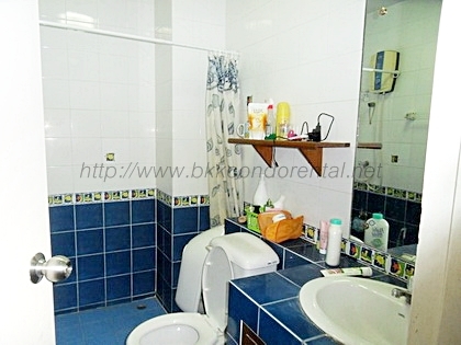 ขายทาวน์เฮ้าส์ 3 ชั้นใน Village Ektunutisherminne Latplakhao 87 พื้นที่ 17 ตรว.