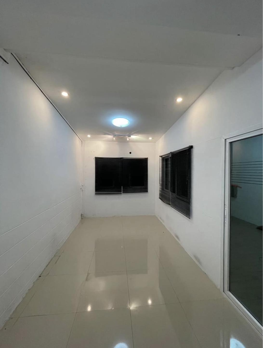 ให้เช่าทาวน์โฮม 3 ชั้น ย่านลาดปลาเค้า 21 ตร.ว. 3 ห้องนอน ราคา 24,000 บาท/เดือน