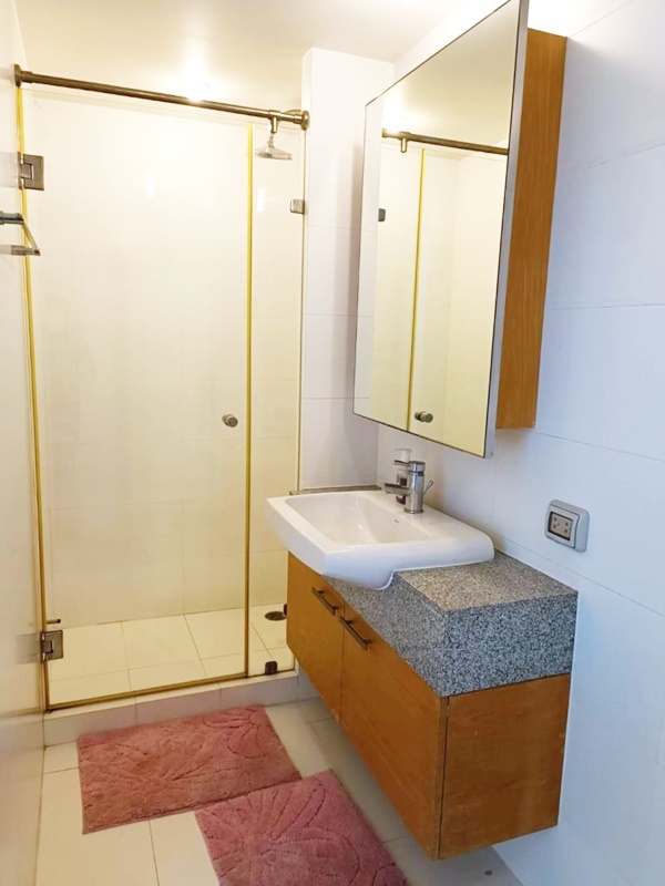 ขาย/ให้เช่าคอนโด แมนฮัตตั้น ชิดลม 58 ตร.ม. 1 ห้องนอน เช่า 24,000 บ/ด ขาย 6.8 ล.