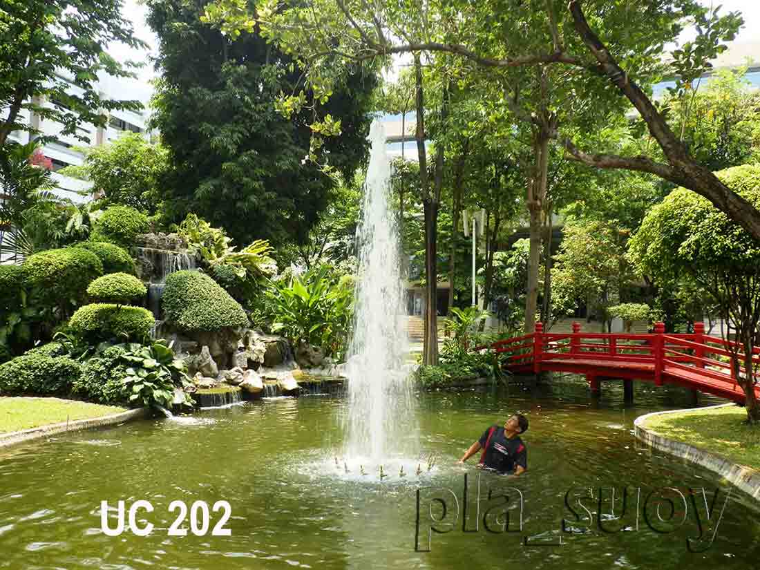 ชุดน้ำพุ ขาตั้ง ที่ มหาวิทยาลัย หอการค้า