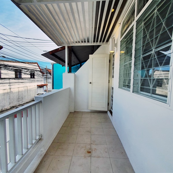 ให้เช่าทาวน์เฮ้าส์ 2 ชั้น ย่านติวานนท์ พื้นที่ 17 ตรว. 2 ห้องนอน เช่า 12,000 บ/ด