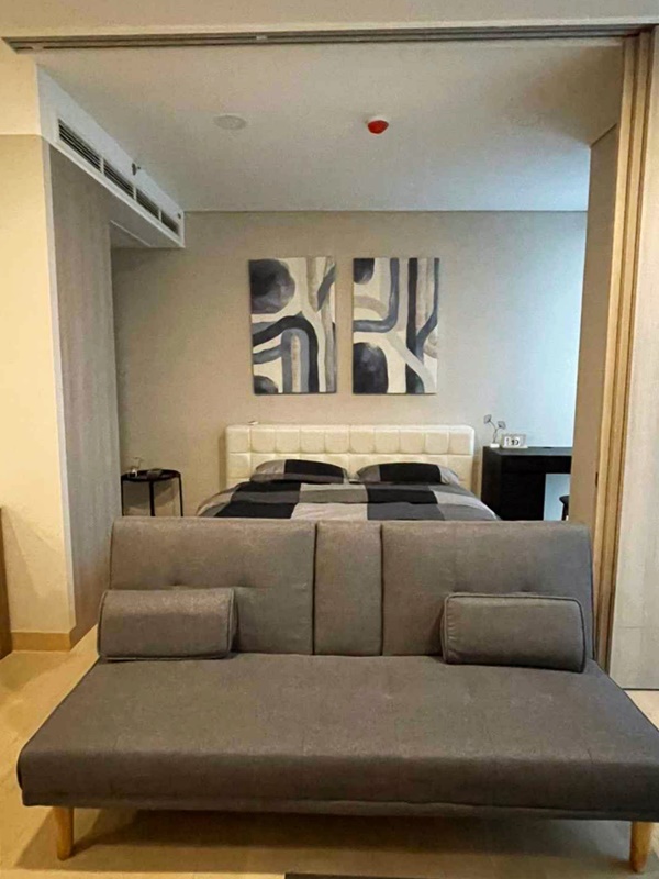 ให้เช่าคอนโด ไซมิส เอ๊กซ์คลูซีพ ควีนส์ พื้นที่ 35 ตร.ม. 1 ห้องนอน เช่า 17,000 บ/ด