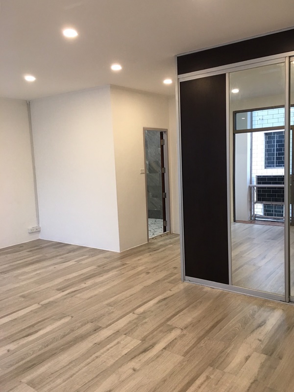 ให้เช่าทาวน์เฮ้าส์ 3 ชั้น ย่านสุขุมวิท 44 พื้นที่ 24 ตรว. 5 ห้องนอน เช่า 55,000 บ/ด