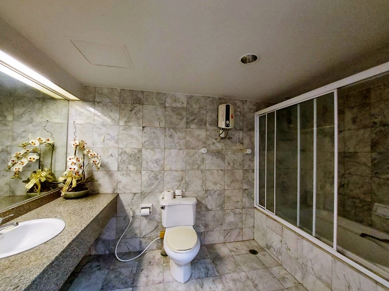 ขายคอนโด สเตท ทาวเวอร์ คอนโดมิเนียม พื้นที่ 68 ตรม. 1 ห้องนอน ขาย 5.7 ล้านบาท