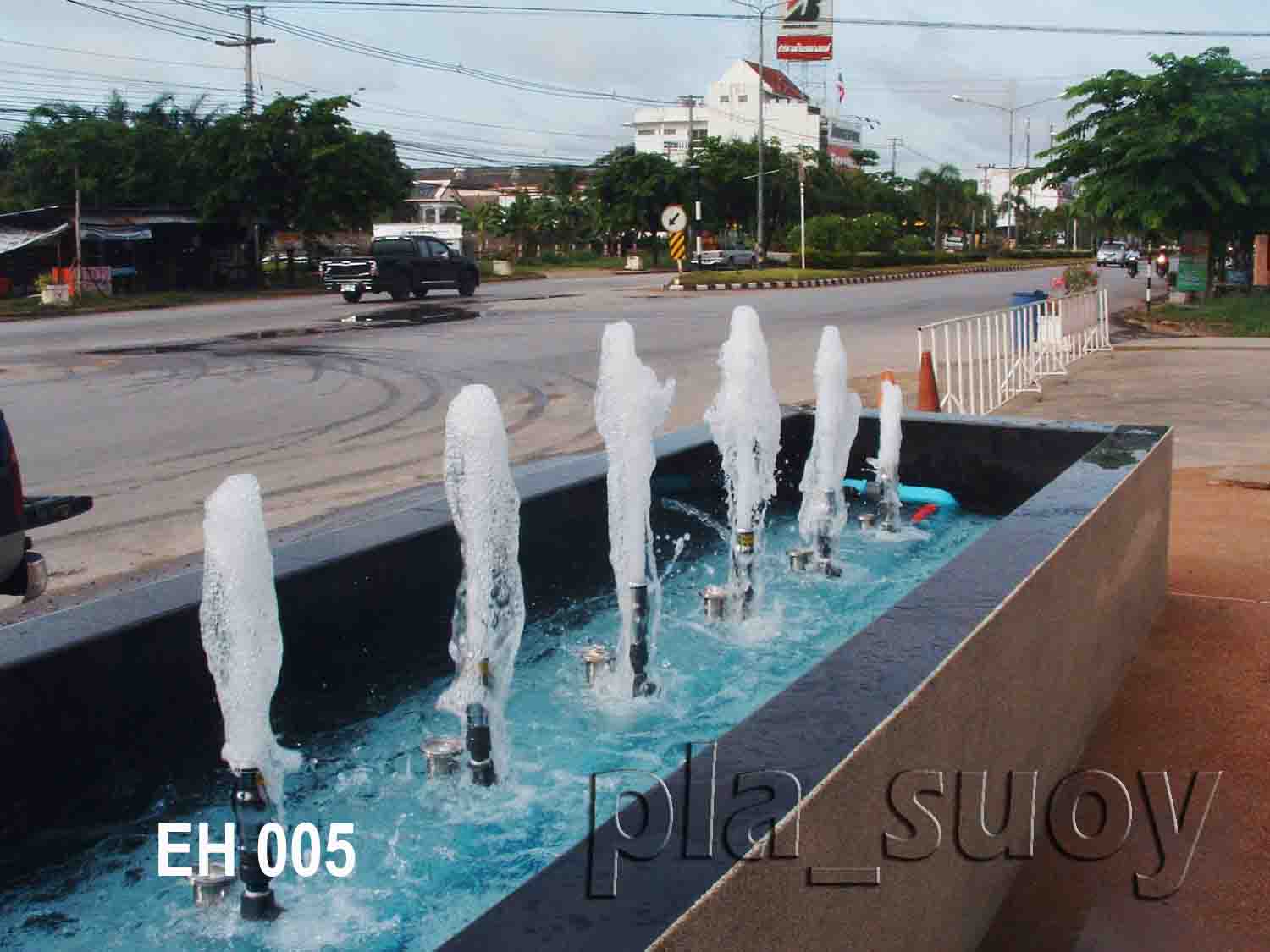 น้ำพุประดับด้านหน้า โชว์รูม รถมอเตอร์ไซค์ อีฮง