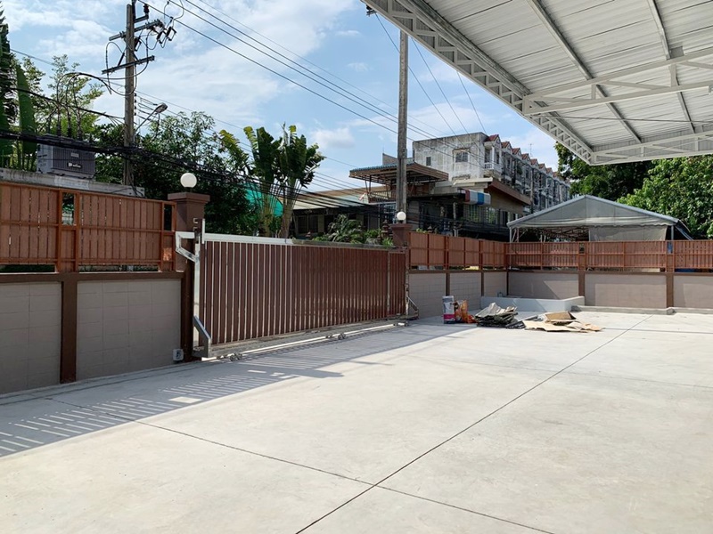 ให้เช่าโกดังสินค้า ย่านเทพารักษ์ พื้นที่ 2,327 ตรม. เช่า 180,000 บ/ด