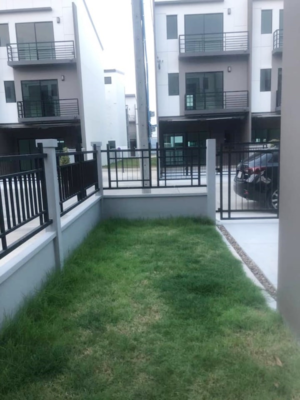 ให้เช่าทาวน์โฮม 3ชั้น ย่านรามอินทรา พื้นที่ 30 ตรว. เช่า 20,000 บ/ด