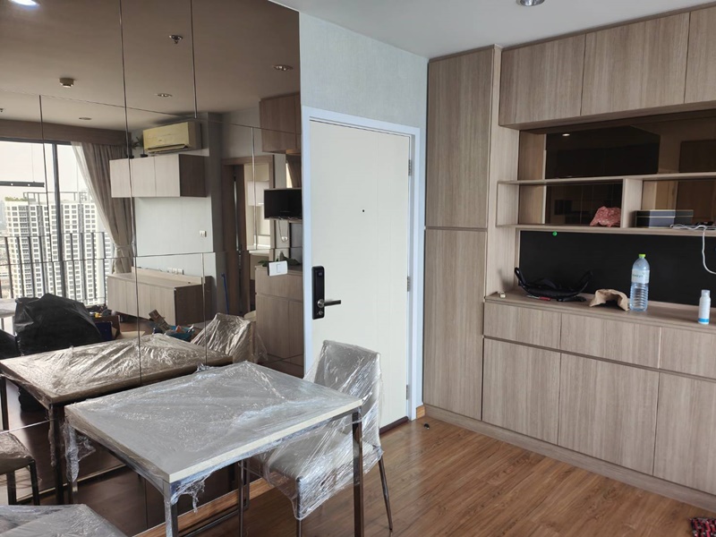 ให้เช่าคอนโด เดอะ ทรี อินเตอร์เชนจ์ พื้นที่ 63 ตร.ม. 2 ห้องนอน เช่า 21,000 บ/ด