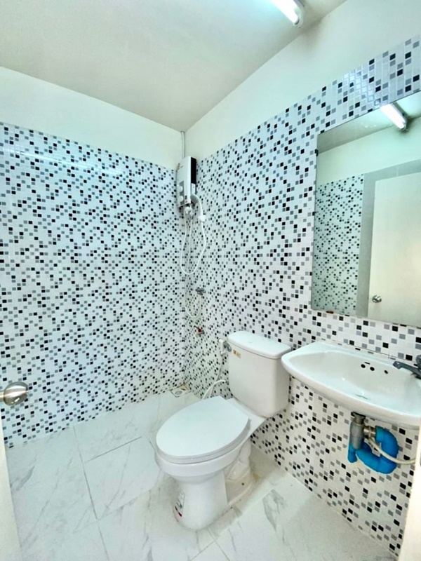 ขายทาวน์เฮ้าส์ 2 ชั้น ย่านศรีนครินทร์ พื้นที่ 16 ตรว. 2 ห้องนอน ขาย 2.5 ล้านบาท