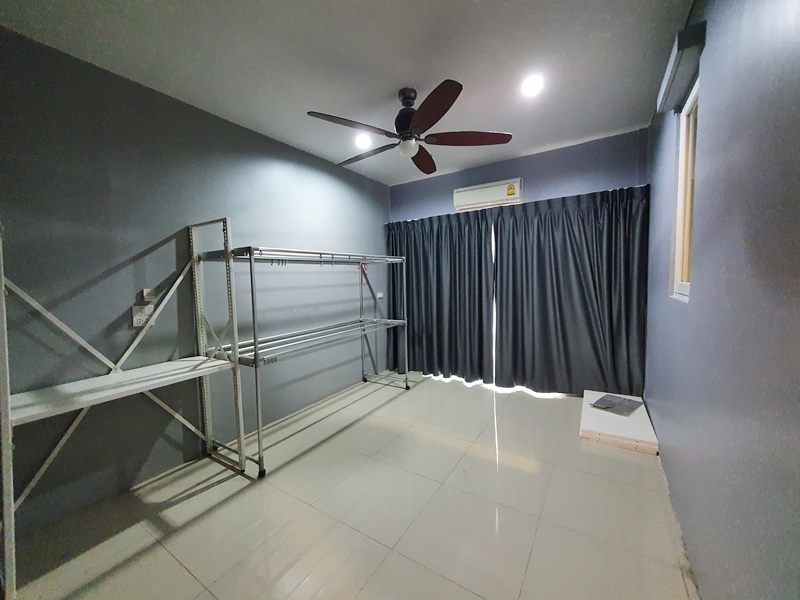 ขายทาวน์โฮม 3ชั้น ย่านรามคำแหง 39 พื้นที่ 32.2 ตรว. 3 ห้องนอน ขาย 6.9 ล้านบาท