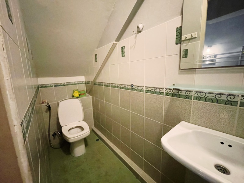 ให้เช่าทาวน์โฮม 3.5 ชั้น ย่านรัชดา-สุทธิสาร พื้นที่ 26 ตรว. 5 ห้องนอน เช่า 32,000 บ/ด