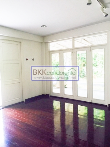 บ้านเดี่ยว ขาย&ให้เช่า บ้านเดี่ยว ย่าน ทองหล่อ สองชั้น พื้นที่ 250 ตรว. วิวเมือง, BTS ทองหล่อ, 5 ห้องนอน.