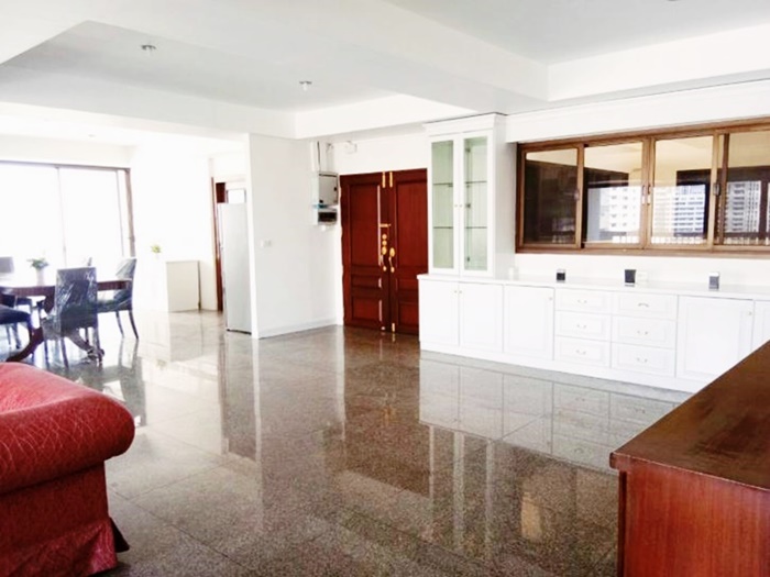 ให้เช่าคอนโด เดอะ วอเตอร์ฟอร์ด คอนโดมิเนียม 193 ตรม. 3 ห้องนอน เช่า 34,000 บ/ด