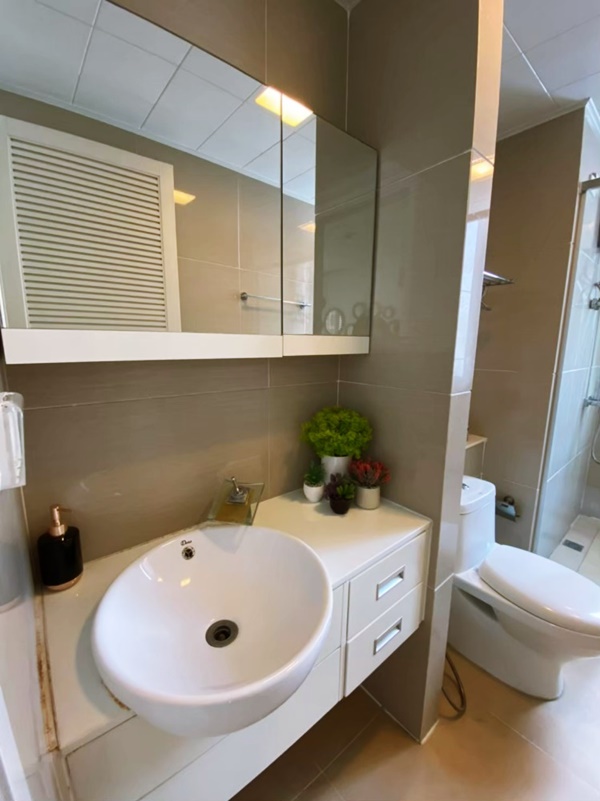 เข่า/ ขายคอนโด ทีซี กรีน พระราม 9 พื้นที่ 39 ตร.ม. 1 ห้องนอน เช่า 15,500 บาท ขาย 3.4 ล้านบาท