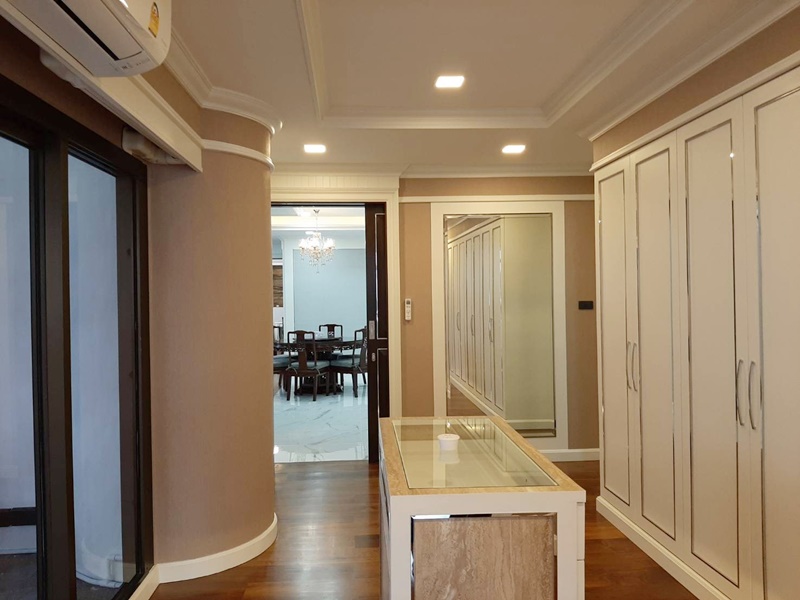 ขายคอนโด สเตท ทาวเวอร์ คอนโดมิเนียม 179 ตรม. 3 ห้องนอน ขาย 29 ล้านบาท