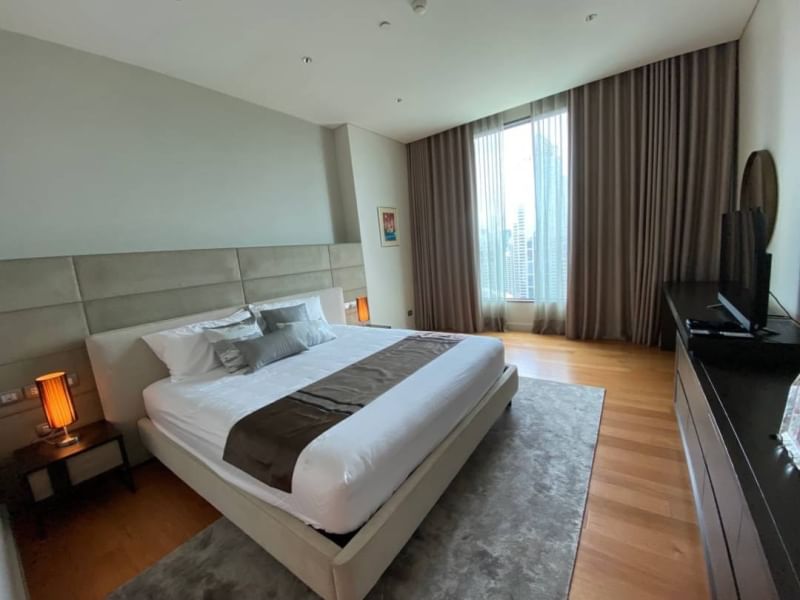 Sindhorn Residences For Rent (BTS Chit Lom) Fully Furnished 3bed