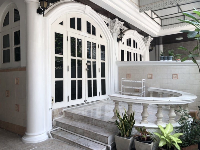 ให้เช่าทาวน์โฮม 4 ชั้น ย่านเอกมัย พื้นที่ 24 ตรว. 5 ห้องนอน เช่า 50,000 บ/ด