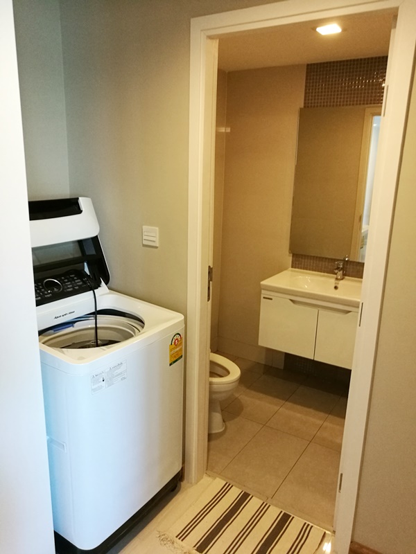 ขาย/ให้เช่าคอนโด มาเอสโตร 39 พื้นที่ 60 ตร.ม. 2 ห้องนอน เช่า 35,000 บ/ด ขาย 8.6 ล.