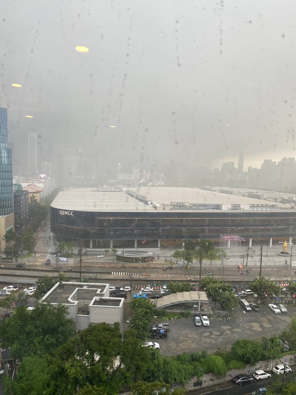 ให้เช่าคอนโด ไซมิส เอ๊กซ์คลูซีพ ควีนส์ พื้นที่ 35 ตร.ม. 1 ห้องนอน เช่า 26,000 บ/ด