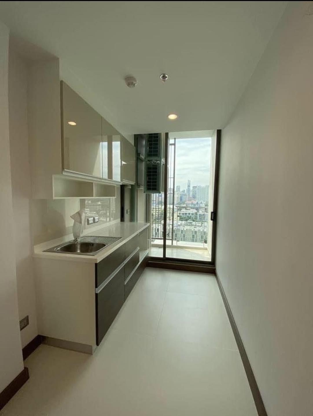 ให้เช่าคอนโด ศุภาลัย โอเรียนทัล สุขุมวิท พื้นที่ 39 ตรม. 1 ห้องนอน ราคา 21,000 บาท/เดือน