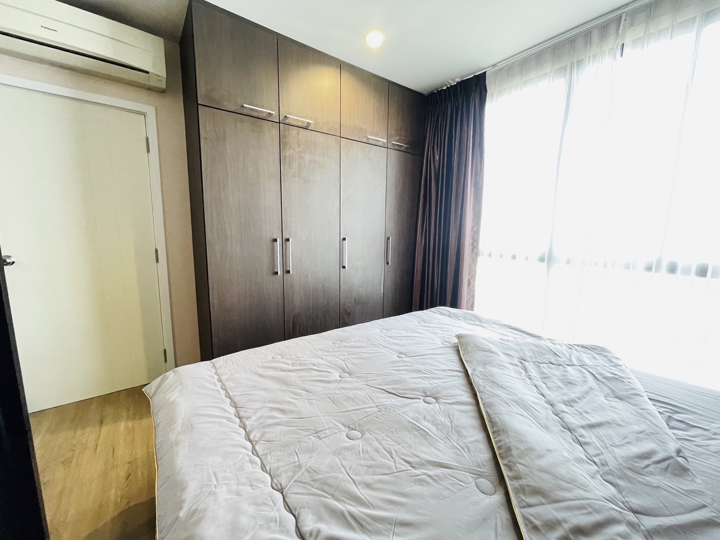 ให้เช่าคอนโด เดอะ ทรี อินเตอร์เชนจ์ พื้นที่ 30 ตร.ม. 1 ห้องนอน เช่า 11,000 บ/ด