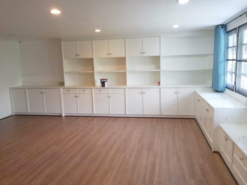 ให้เช่าทาวน์เฮ้าส์ 5 ชั้น ย่านสุขุมวิท พื้นที่ 27 ตรว. 4 ห้องนอน เช่า 65,000 บ/ด