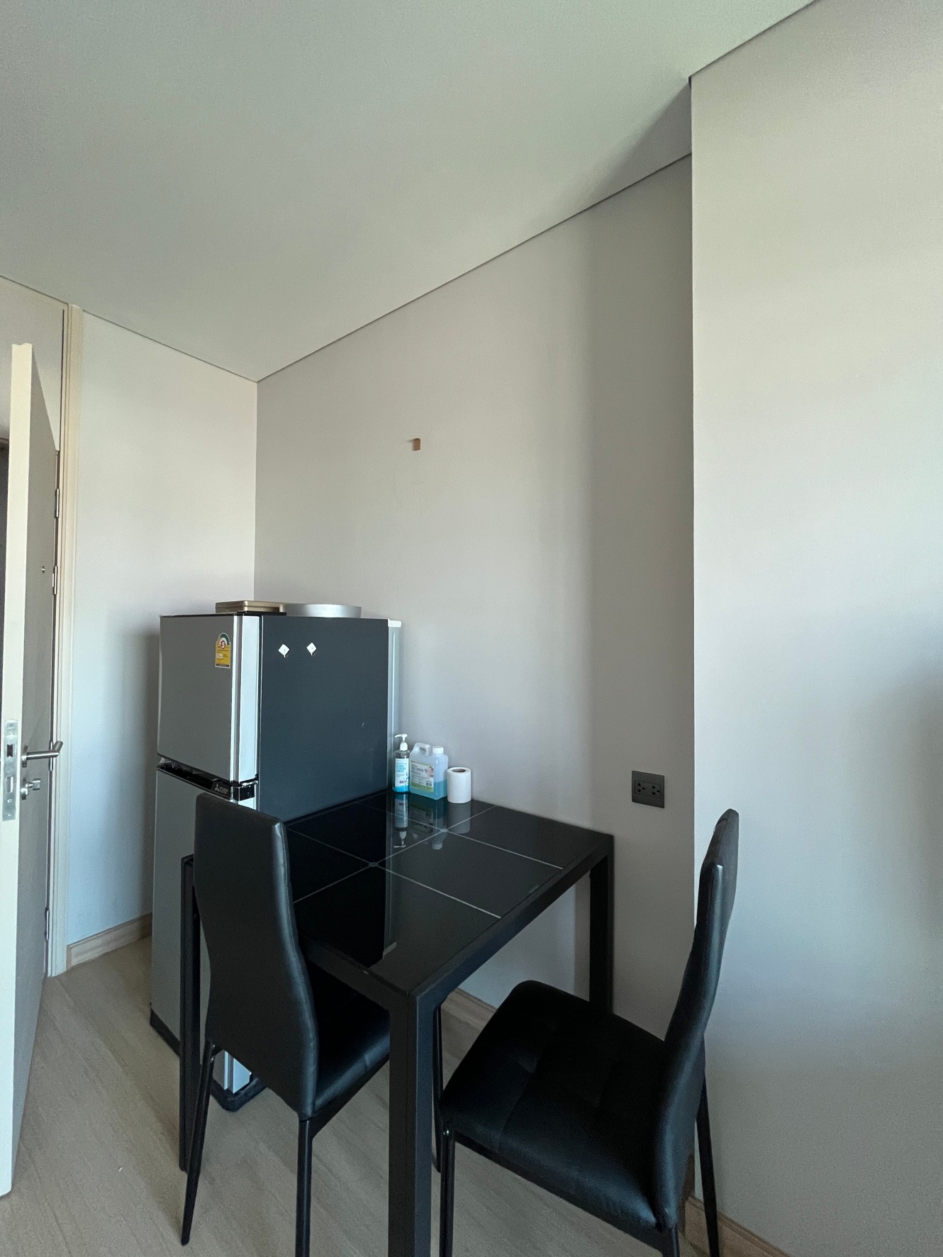 ให้เช่าคอนโด ลุมพินี พาร์ค พหล 32 พื้นที่ 30 ตร.ม. 1 ห้องนอน มีประตูกั้นห้อง