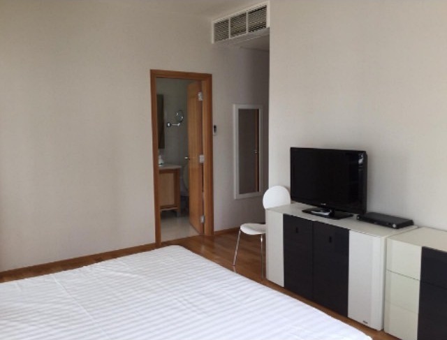 ให้เช่าคอนโด ดิ เอ็มโพริโอ เพลส พื้นที่ 101 ตร.ม. 2 ห้องนอน เช่า 45,000 บ/ด