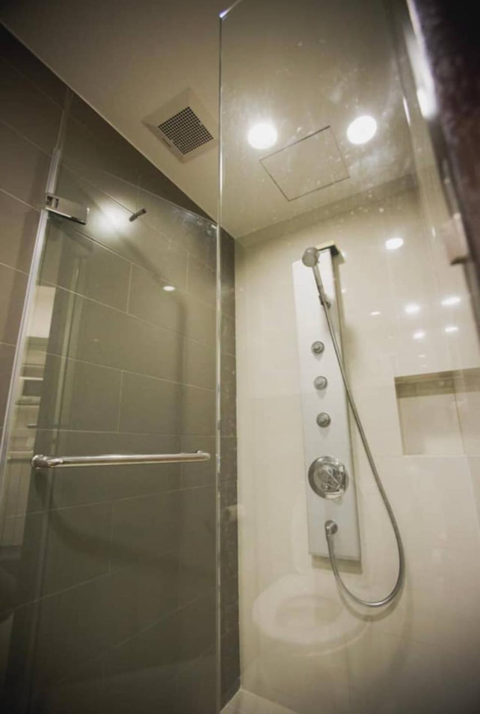 ให้เช่า แอชตัน มอร์ฟ 38 พื้นที่ 40 ตรม. 1 ห้องนอน Duplex เช่า 29,000 /เดือน