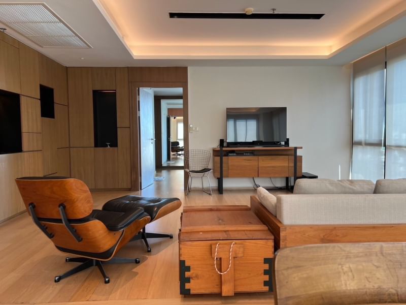 ให้เช่า Noble Reflex โนเบิล รีเฟลกซ์ รูปแบบห้อง 3 ห้องนอน, 3 ห้องน้ำ ชั้น 1X ขนาด 130 ตรม.