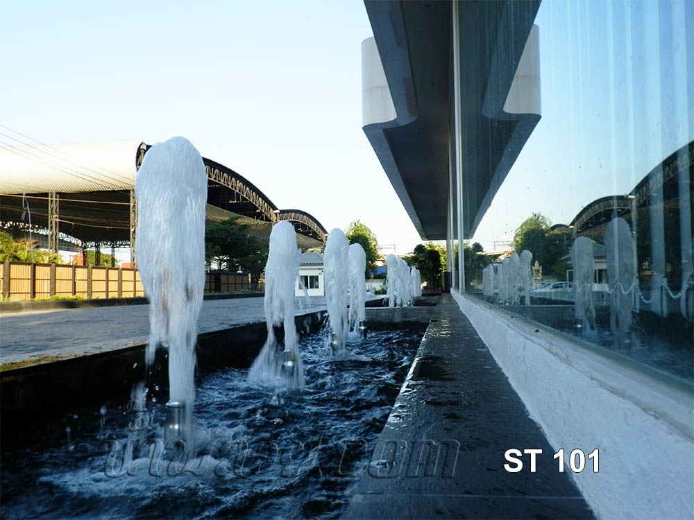 บ่อน้ำพุสี่เหลี่ยมยาว 12 ม.ที่ บ.เอสเทรค ( ประเทศไทย)จำกัด