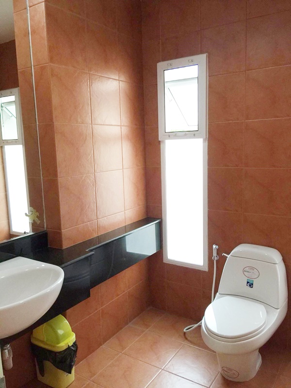 ให้เช่าบ้านเดียว 2 ชั้้น ย่านสาทร พื้นที่ 60 ตารางวา 3 ห้องนอน เช่า 40,000 บ/ด