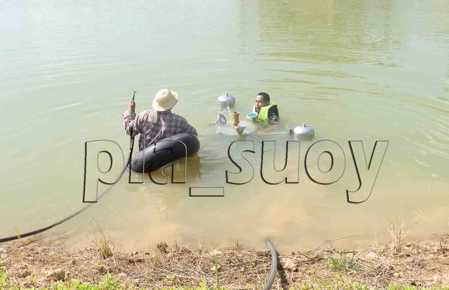 ชุดน้ำพุทุ่นลอยราคาประหยัด ที่บ้านไร่ทอแสง