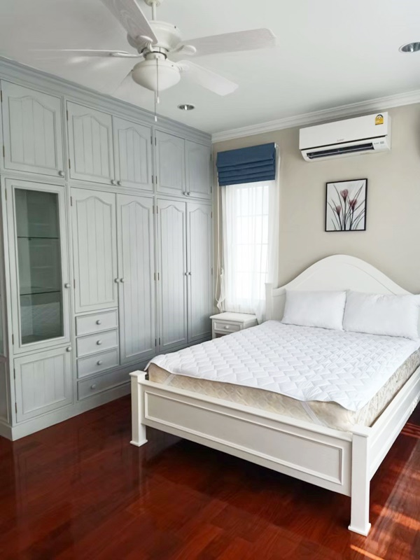 ให้เช่าบ้านเดี่ยว 3 ชั้น ย่านบางนา พื้นที่ 340 ตรม. 4 ห้องนอน เช่า 120,000 บ/ด