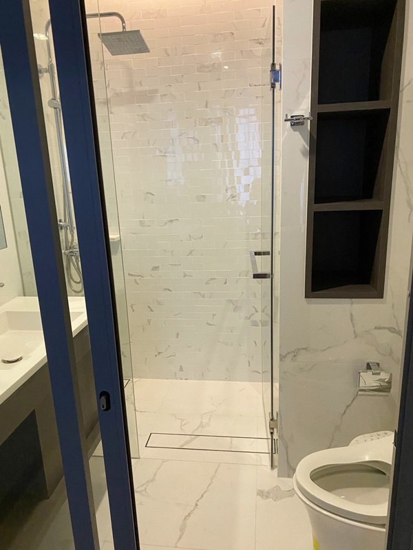 ให้เช่าคอนโด ไซมิส เอ๊กซ์คลูซีพ ควีนส์ พื้นที่ 35 ตร.ม. 1 ห้องนอน เช่า 26,000 บ/ด