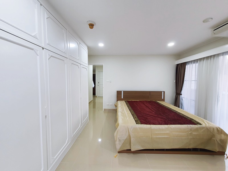 ให้เช่าคอนโด ริชมอนด์ พาเลส พื้นที่ 160 ตร.ม. 3 ห้องนอน เช่า 75,000 บ/ด