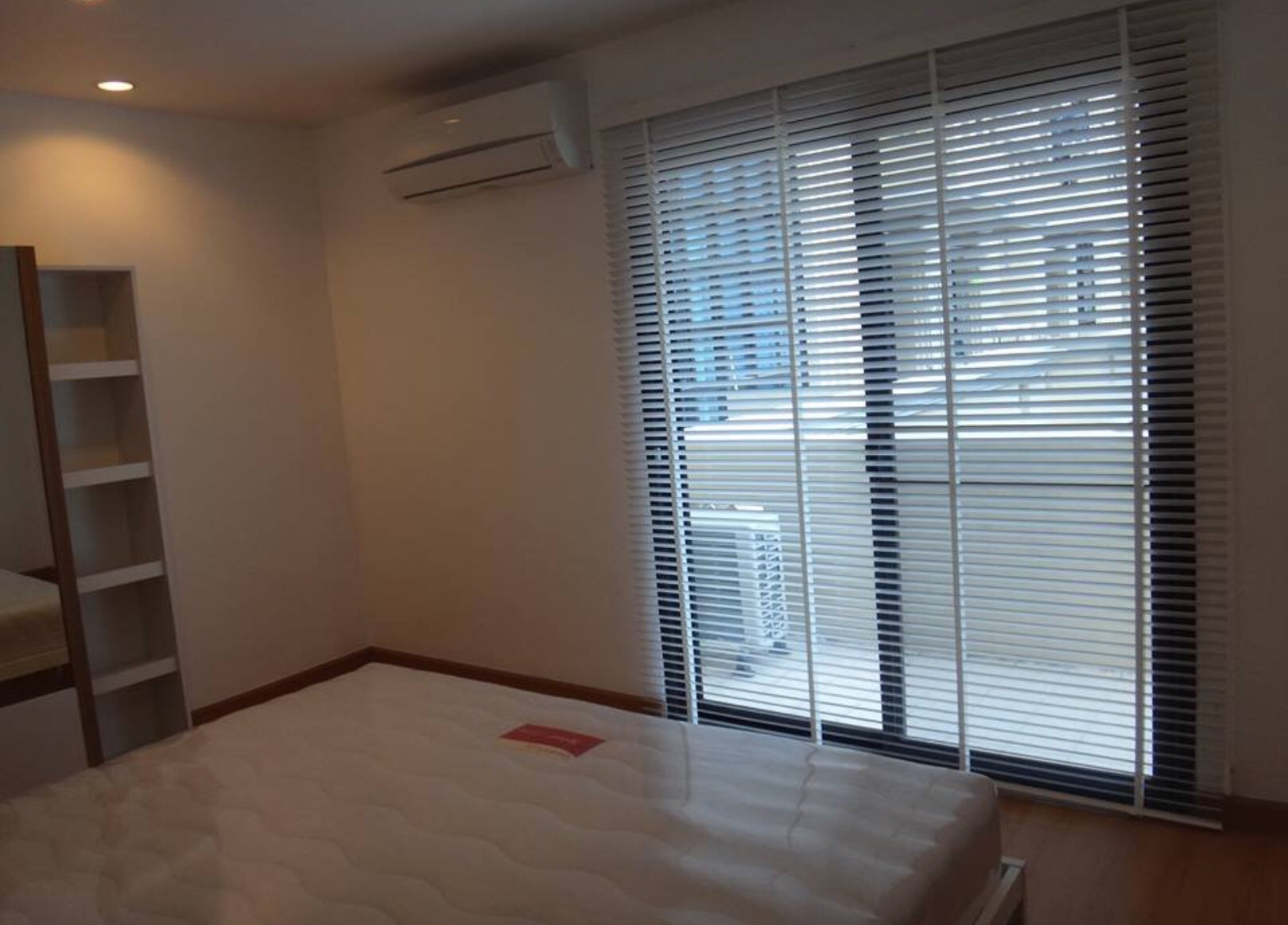 ขาย/ให้เช่า คอนโด สีลม เทอเรซ 99 ตร.ม. 2 ห้องนอน ให้เช่า 45,000 บ/ด ขาย 13.9 ลบ.