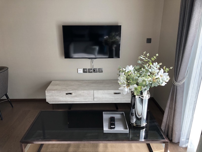 ขาย/ให้เช่า ณ วรา เรสซิเดนซ์ พื้นที่ 45 ตร.ม. 1 ห้องนอน เช่า 34,000 บ/ด ขาย 11.5 ล้านบาท