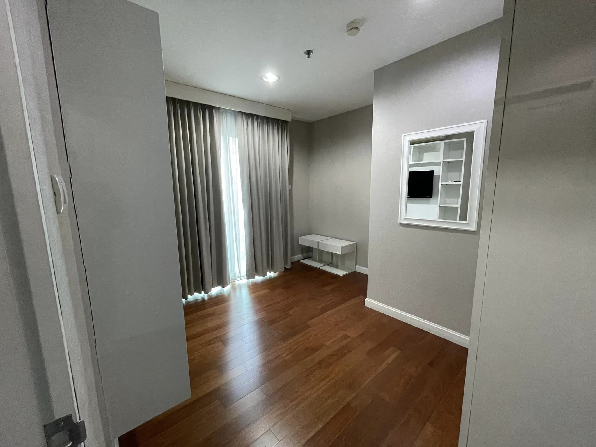 For sell Belle Grand Rama9 Room type: 3 bedrooms 2 bathrooms Size: 105 sqm