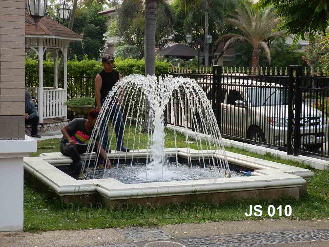 น้ำพุฮวงจุ้ย หน้าบ้านคุณ โจเซฟ ม.ลัดดาวัลย์