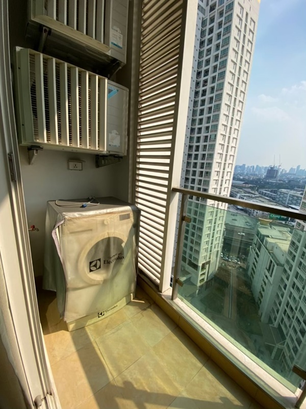 เข่า/ ขายคอนโด ทีซี กรีน พระราม 9 พื้นที่ 39 ตร.ม. 1 ห้องนอน เช่า 15,500 บาท ขาย 3.4 ล้านบาท