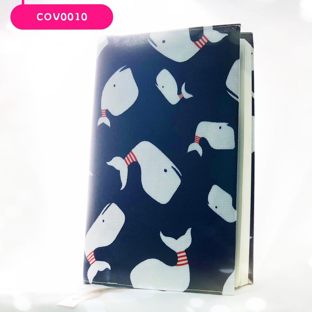 ปกผ้าเคลือบกันน้ำ พื้นน้ําเงิน ลายปลาวาฬ ขนาด 8" ( Pocket Book )