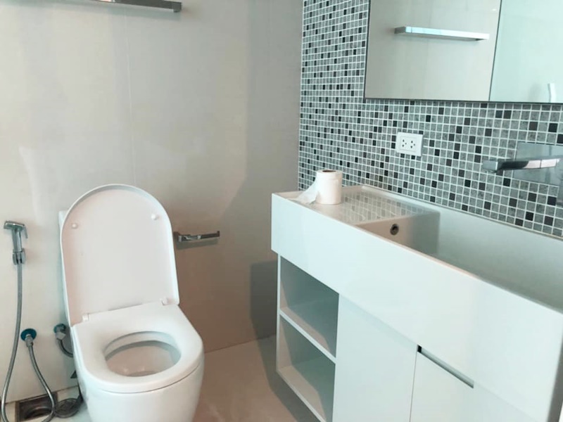 ให้เช่าคอนโด เดอะ รูม สุขุมวิท 21 พื้นที่ 50 ตร.ม. 1 ห้องนอน เช่า 27,000 บ/ด