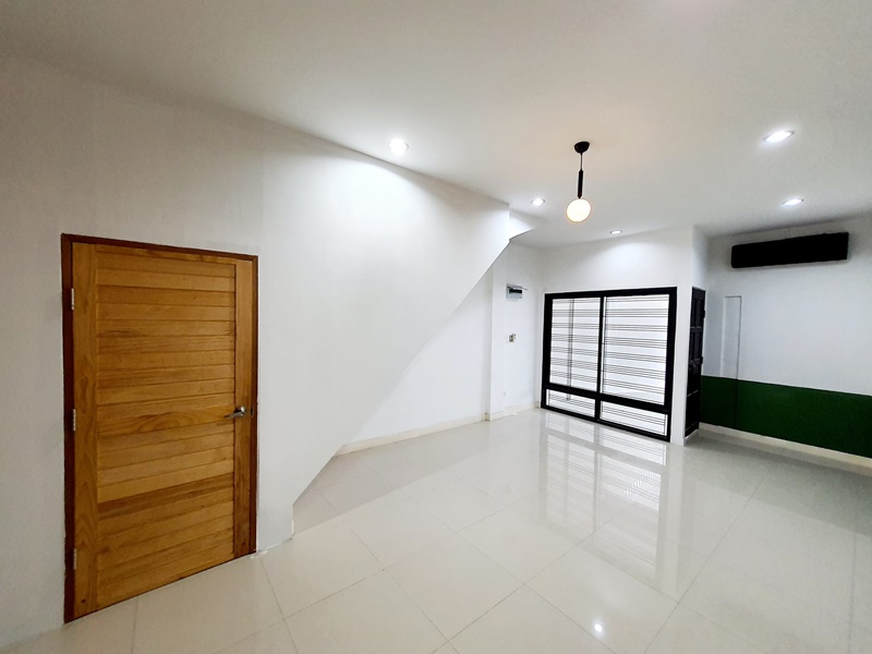 ให้เช่าทาวน์โฮม 4 ชั้น ย่านสุขุมวิท 65 พื้นที่ 21 ตรว. 4 ห้องนอน เช่า 45,000 บ/ด