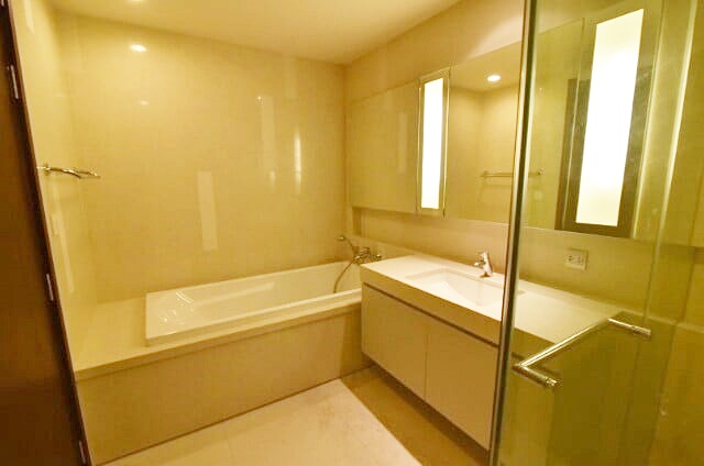 ให้เช่าคอนโด ควอทโทร บาย แสนสิริ พื้นที่ 84 ตร.ม. 2 ห้องนอน ให้เช่า 72,000 บ/ด