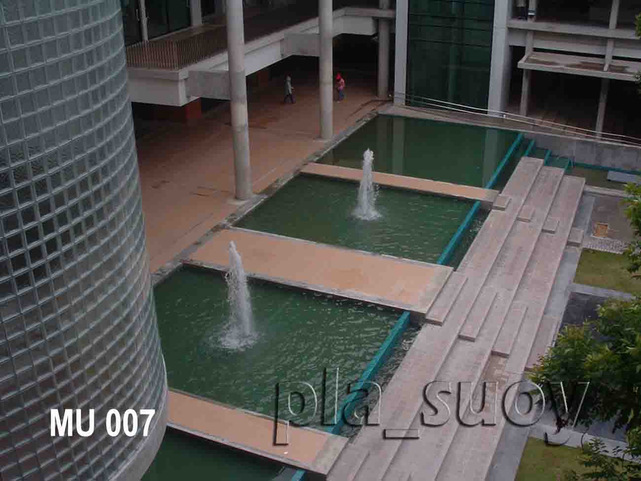 น้ำพุประดับอาคารศูนย์การเรียนรู้ ม.มหิดลศาลายา