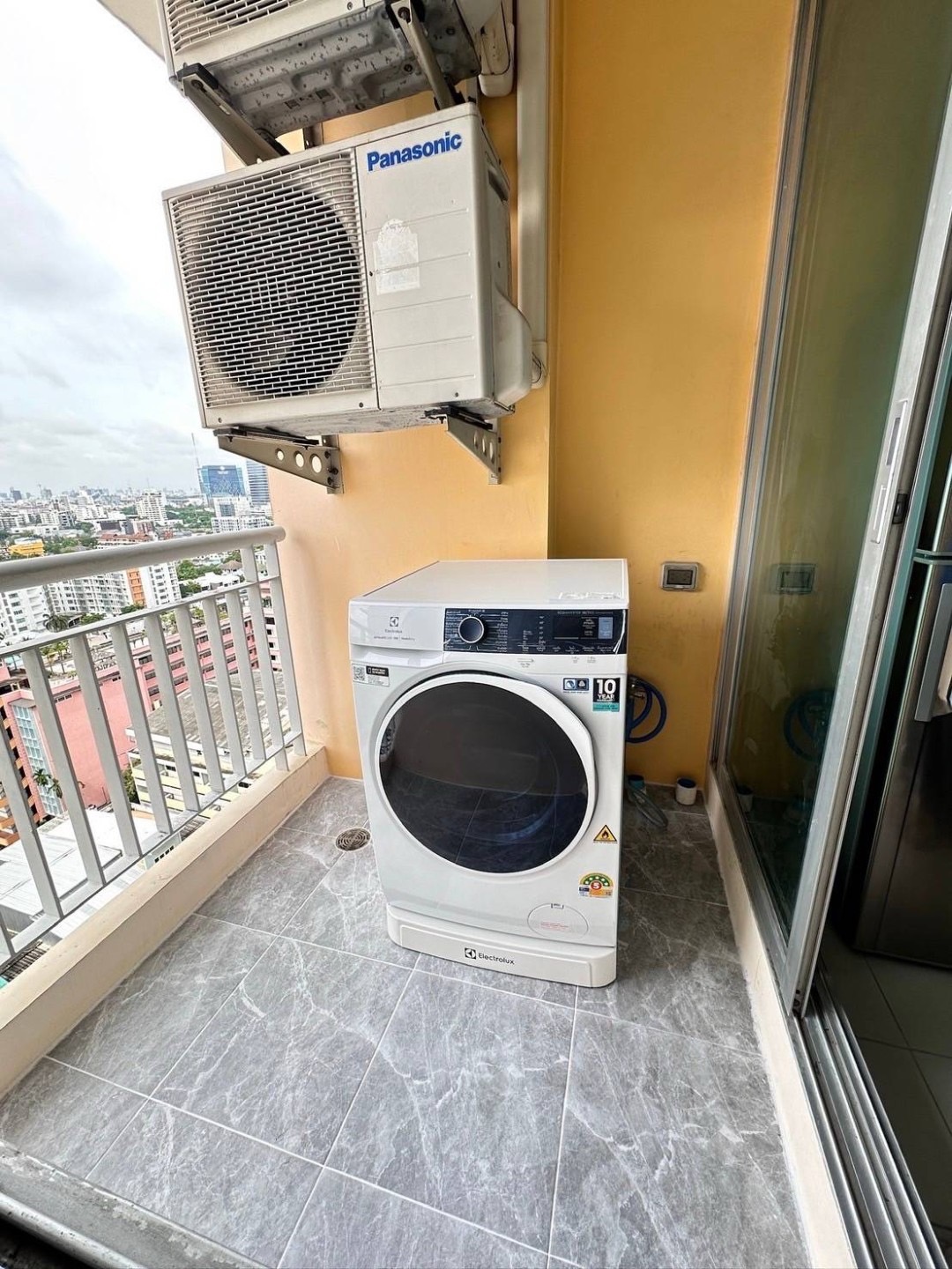 ไลฟ์ พหล อารีย์ 42 ตรม 1 Bed 1 Bath เช่าเดือนละ 16,500 บาท