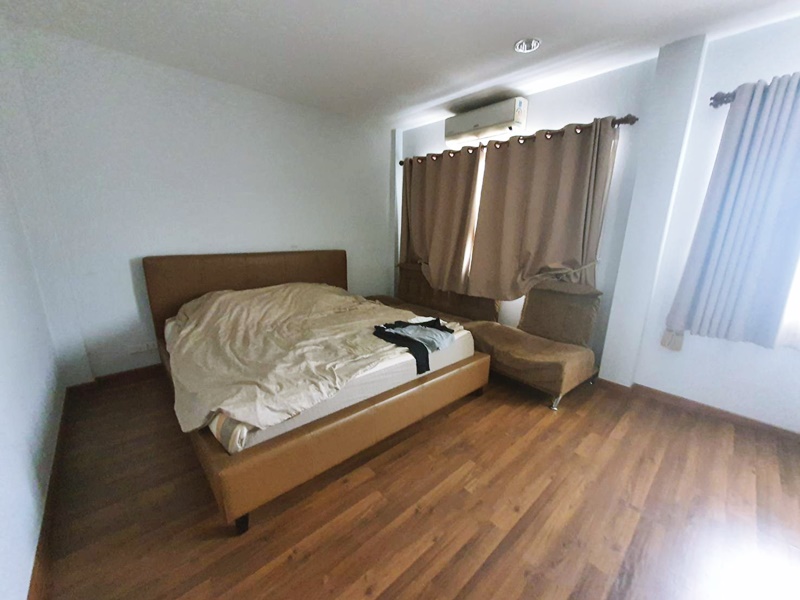 ให้เช่าทาวน์โฮม 3.5 ชั้น ย่านพหลโยธิน พื้นที่ 25.5 ตารางวา 4 ห้องนอน เช่า 30,000 บ/ด