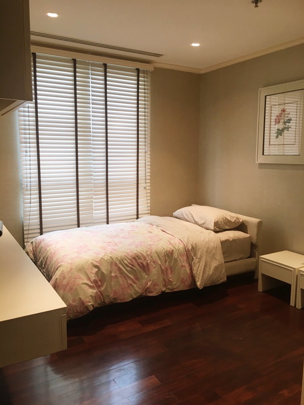 ขายคอนโด เดอะ โอเลียนเดอร์ พื้นที่ 170 ตร.ม. 3 ห้องนอน ขาย 22 ล้านบาท